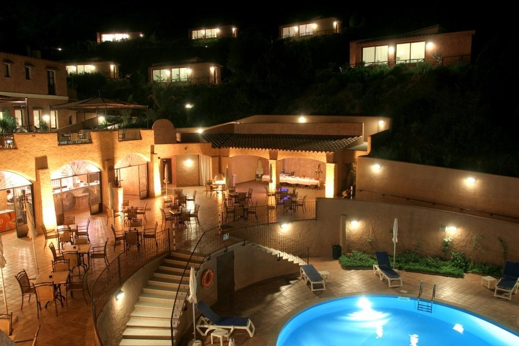 Sosventos Village Hotel Теулада Экстерьер фото