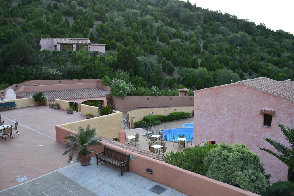 Sosventos Village Hotel Теулада Экстерьер фото