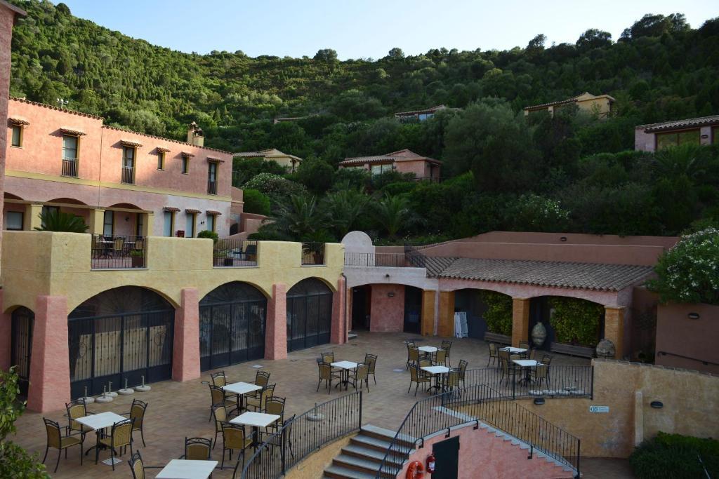 Sosventos Village Hotel Теулада Экстерьер фото