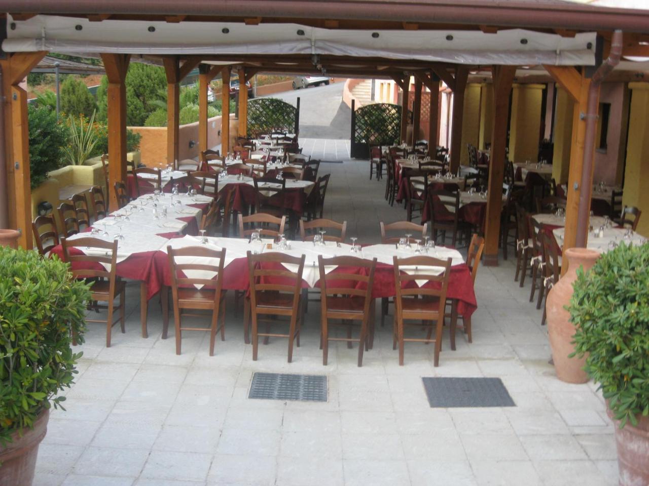 Sosventos Village Hotel Теулада Экстерьер фото