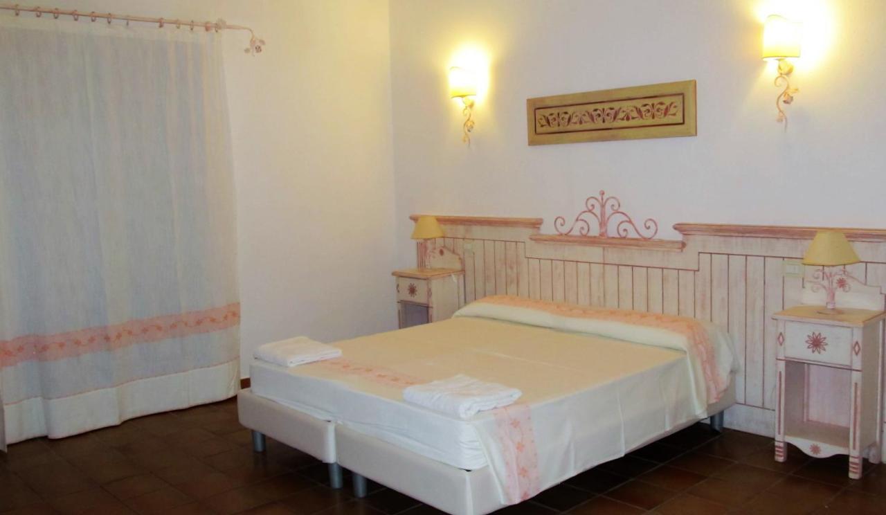 Sosventos Village Hotel Теулада Экстерьер фото