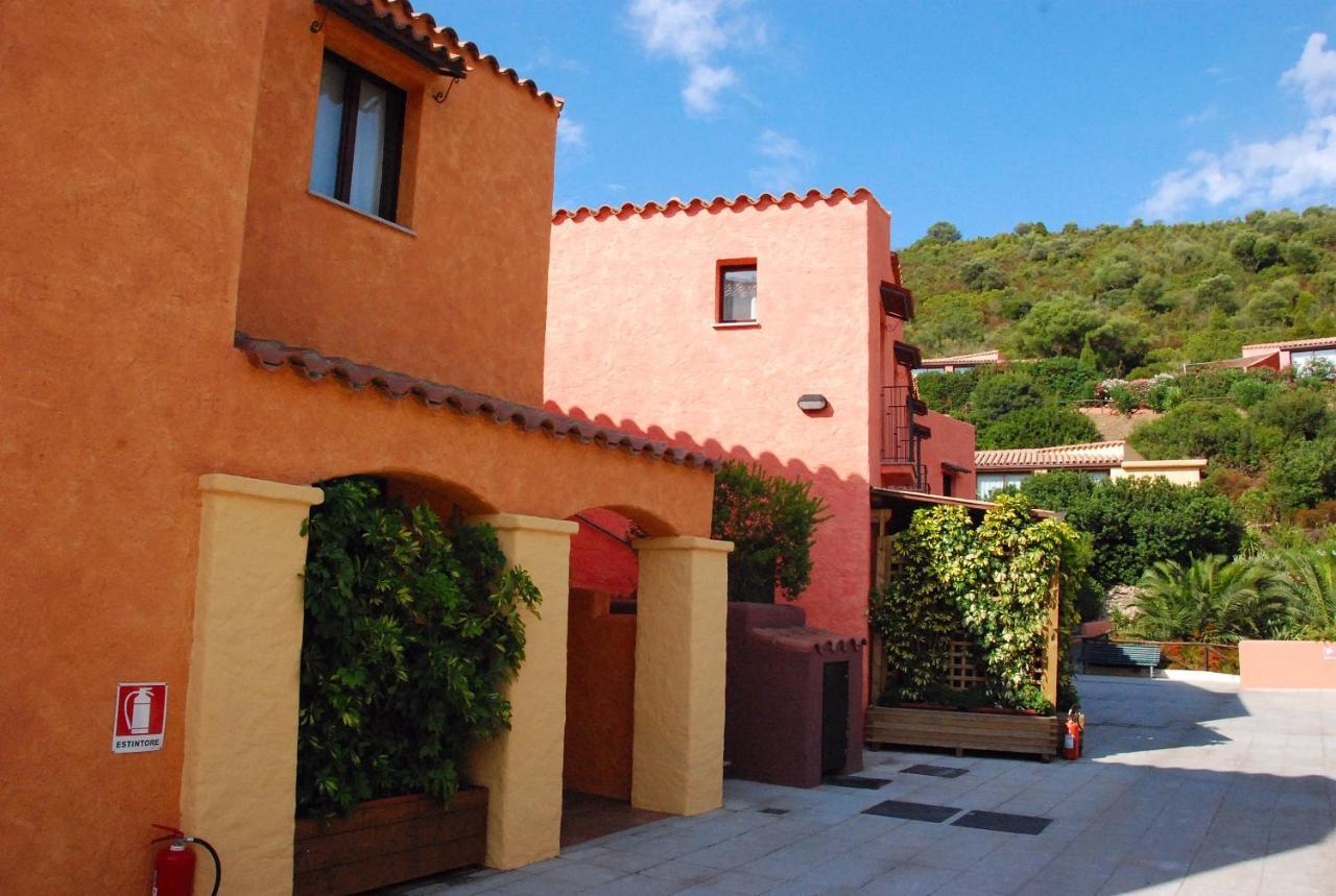 Sosventos Village Hotel Теулада Экстерьер фото